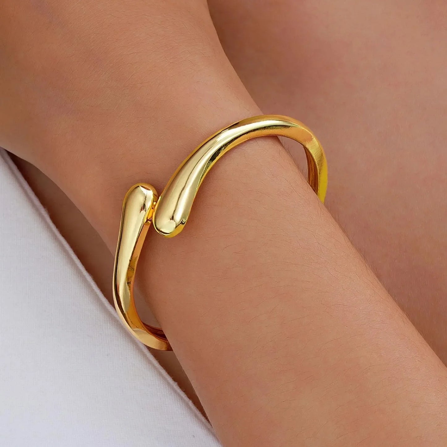Gold Chunky Bangle Bracelet – Adjustable Twist Cuff for Women & Teens