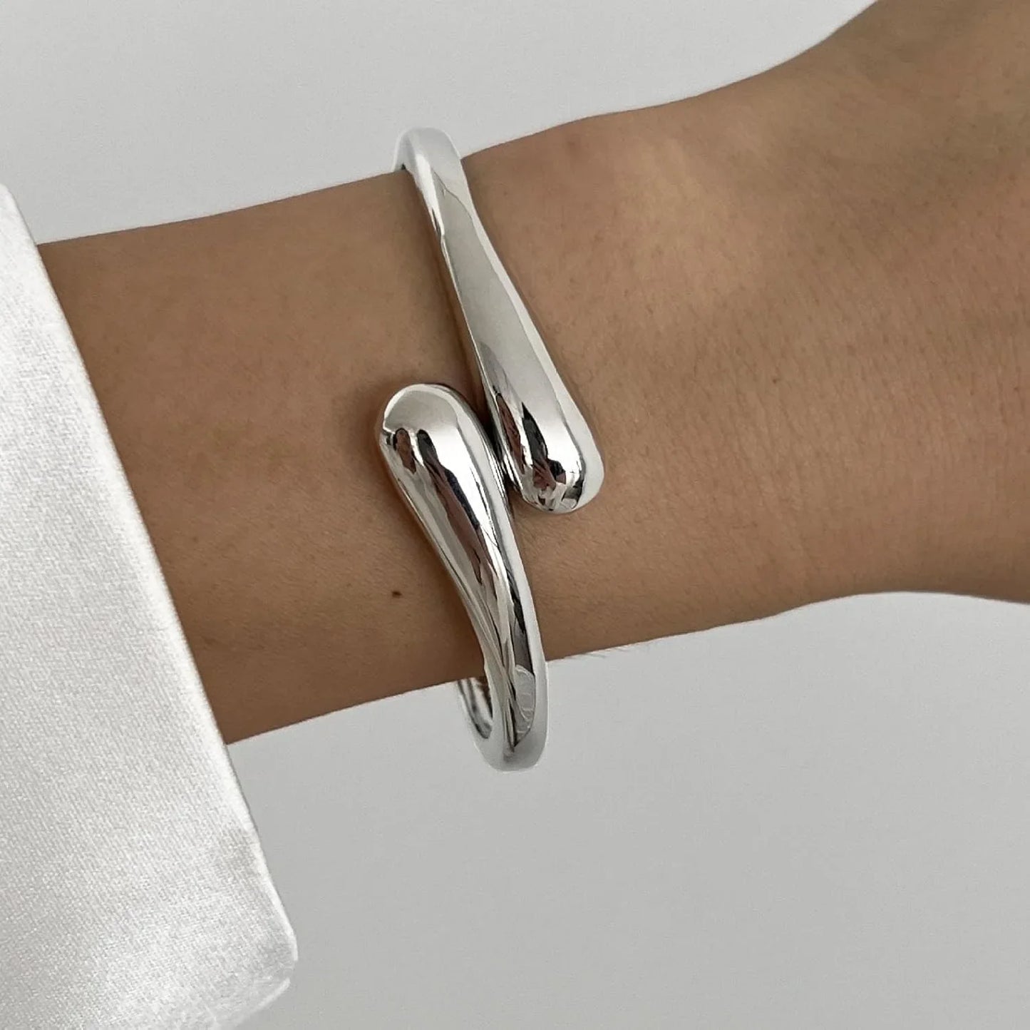Gold Chunky Bangle Bracelet – Adjustable Twist Cuff for Women & Teens