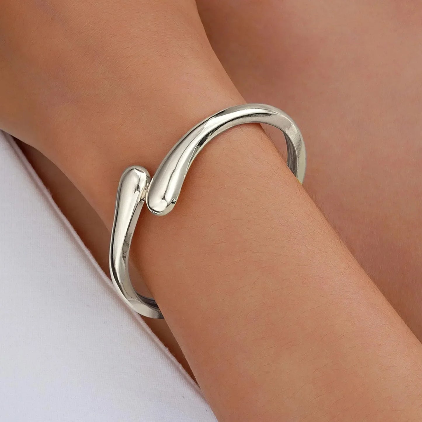 Gold Chunky Bangle Bracelet – Adjustable Twist Cuff for Women & Teens